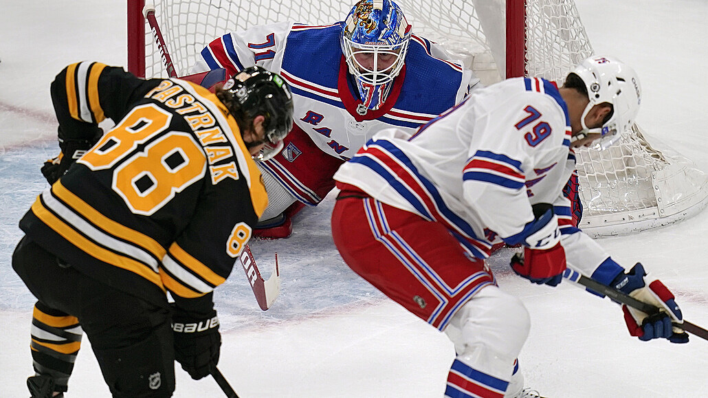 Pastrňák se dočkal 200. gólu kariéry v NHL, výhru ale brali Rangers