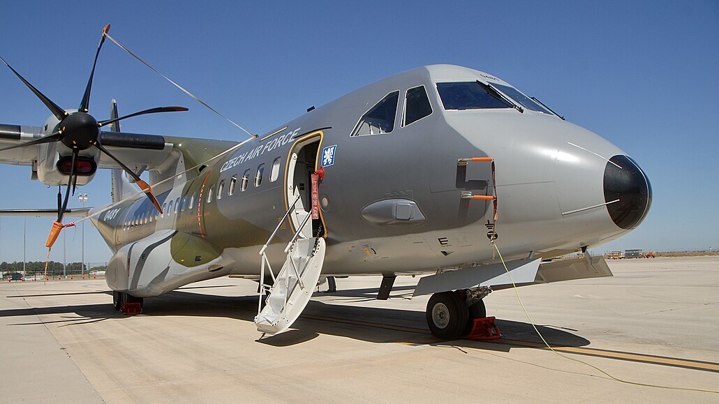 Armáda převzala ve španělské Seville nový letoun CASA. (7. května 2021)