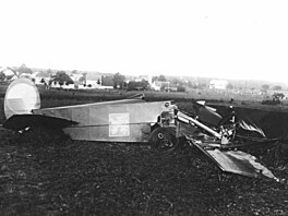 Trosky Avie B-21.96, v níž 8. června 1930 zahynul první československý král...
