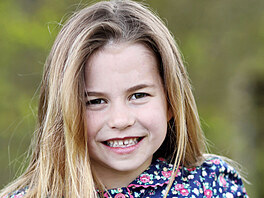 Princezna Charlotte na snímku k 6. narozeninám po�ízeném vévodkyní Kate...