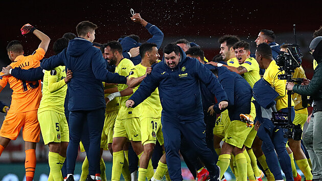 Jásot fotbalistů Villarrealu po postupu do finále Evropské ligy.