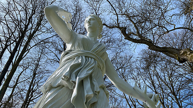 Litinová socha bohyně Diany se po opravě vrátila na zámek Kynžvart, kde stojí na podstavci nedaleko západního průčelí zámku.