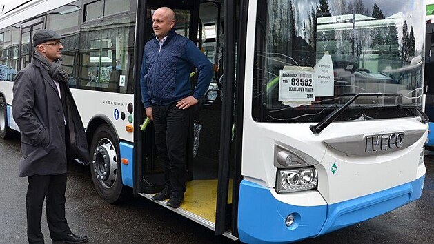 Nov autobusy karlovarskho dopravnho podniku zlep kvalitu cestovn v regionu. Jsou ekologitj a pohodlnj pro cestujc.