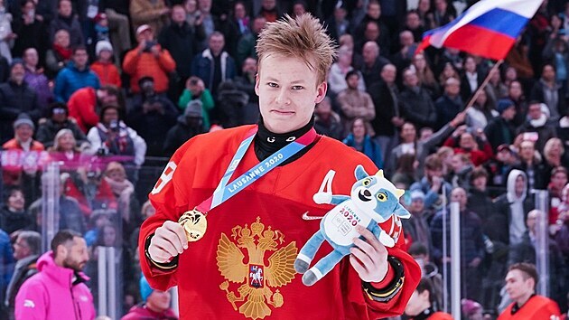 Ruský hokejista Matvej Mičkov v šestnácti letech září na MS do 18 let a udivuje svět.