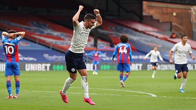 Ferran Torres z Manchesteru City se raduje ze sv branky proti Crystal Palace.