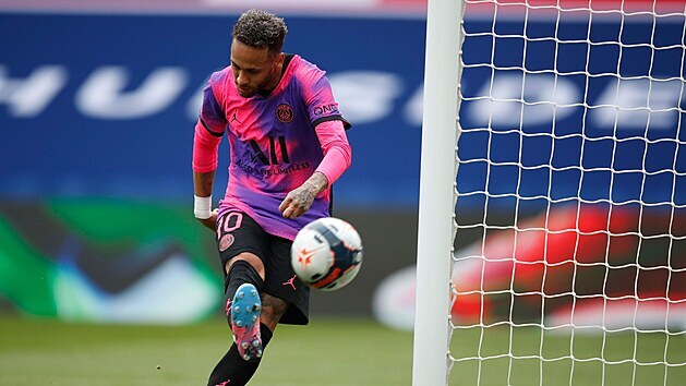 Gólová střela Neymara z PSG v zápase proti Lensu