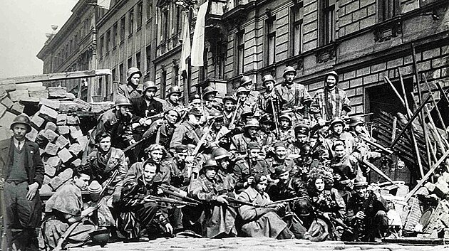 Pra�sk� povst�n�, kv�ten 1945