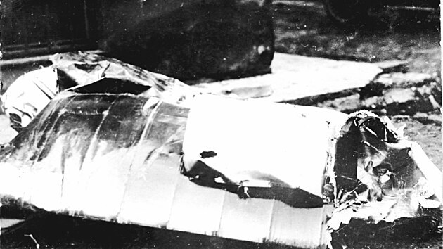 Trosky Avie B-21.132, v níž zahynul 11. října 1930 Ivan Bazilevič Kňažikovský. Při nácviku akrobacie došlo k destrukci nosného systému. Zničený stroj dopadl na budovu kasáren ve Kbelích.
