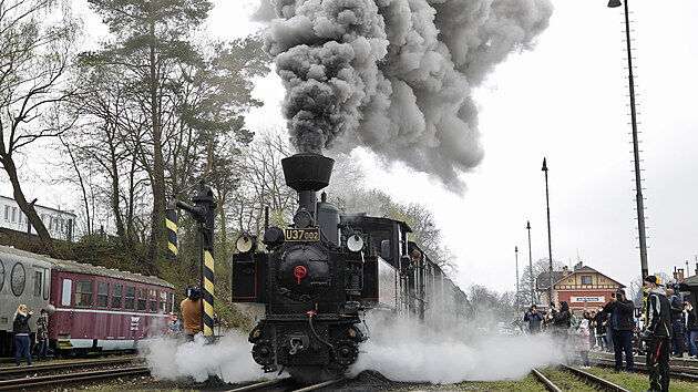 Pro lokomotivu z roku 1898 to byl v sobotu po kompletní opravě velký návrat. Vyrazila z Jindřichova Hradce do Nové Bystřice.