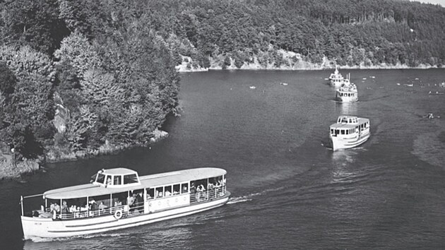 Hned po svém zahájení získala lodní doprava po Brněnské přehradě velkou oblibu. V roce 1956 osmičlenná flotila přepravila dohromady 848 tisíc lidí.
