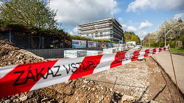 Spolek Sion přestavuje budovu Základní školy J. A. Komenského v Hradci Králové (7. 5. 2021).