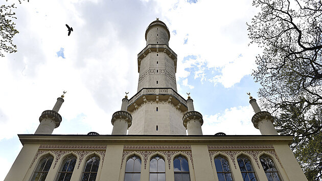 Minaret v ose lednickho zmku je vtanou turistickou atrakc.