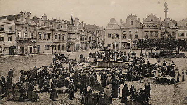 Pohlednice zachycující současné Havlíčkovo náměstí. Pochází zřejmě z počátku 20. století.