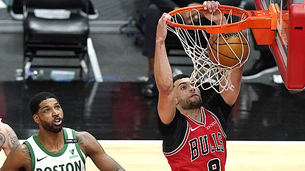 Zach LaVine z Chicaga a jeho efektn sme v utkn proti Bostonu.