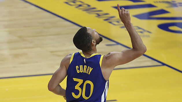 Stephen Curry z Golden State Warriors a jeho soukrom oslava po spn akci.