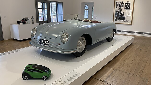 Replika prvního automobilu Porsche – model 356