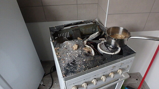 V byt v Malch Svatoovicch vybuchla na hork plotnce plynov kartue (4. 5. 2021).