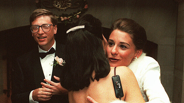 Bill Gates a Melinda Gatesov na svatebn hostin tyi dny po satku (Seattle, 4. ledna 1994)