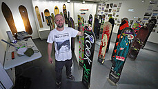 Retromuseum v Chebu otevírá výstavou o historii snowboardingu v echách.