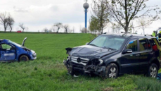 Mezi obcemi Dolní Beany a Libe se eln stetla dv osobní auta (2. kvtna...