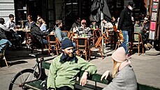 Dánové si v Kodani uívají uvolnní opatení. (21. dubna 2021)