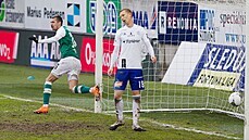 Jablonecký Ivan Schranz (vlevo) se raduje z gólu proti Olomouci.