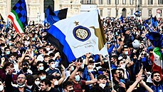 Fanoušci Interu Milán slaví ve městě zisk titulu.