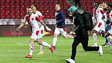 Hráči Slavie se radují z vysokého vítězství nad Plzní a z ligového titulu.