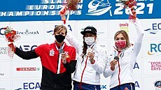Kateina Minaík Kudjová (uprosted) slaví zlatou evropskou medaili z...