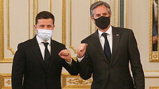 Americký ministr zahranií Antony Blinken (vpravo) jednal na Ukrajin s tamním...