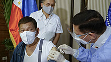 Filipínský prezident Rodrigo Duterte se nechal okovat proti koronaviru ínskou...