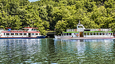 Lodní doprava na Brnnské pehrad je unikátní tím, e celá flotila funguje na...