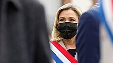 Předsedkyně krajně pravicové strany Marine Le Penová na vzpomínkovém shromáždě...
