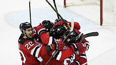 Radost hokejistů New Jersey Devils z gólu Pavla Zachy.
