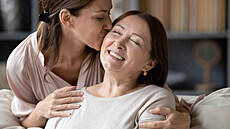 �Mat�ina láska k dít�ti se nepodobá ni�emu jinému na sv�t�. Nezná zákon ani...