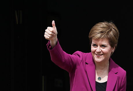 Pedsedkyn Skotské národní strany a skotská premiérka Nicola Sturgeonová.