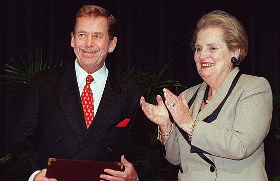 Madeleine Albright s Václavem Havlem v roce 1997
