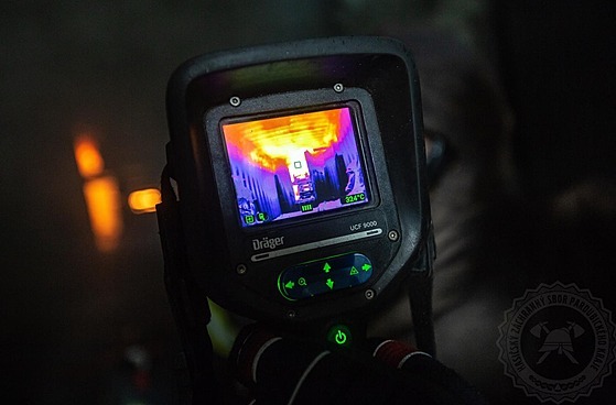 Požár výrobny krmiva v Běstovicích pohledem termokamery (14. května 2021)
