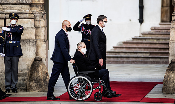 Prezident Milo Zeman se ji dlouho pohybuje na invalidním kesle