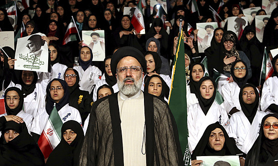 Konzervativní éf íránské justice, klerik Ebráhím Raísí. (29. dubna 2017)