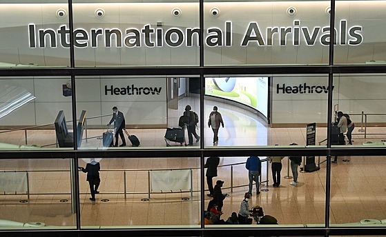 Londýnské letiště Heathrow (3. května 2021)