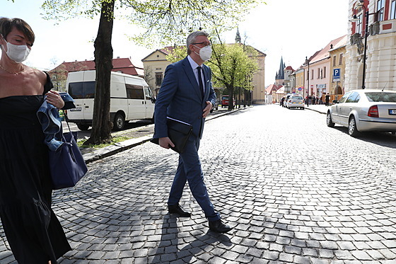 Ministr prmyslu a obchodu Karel Havlíek ve Slaném dohlíí na znovuotevení...