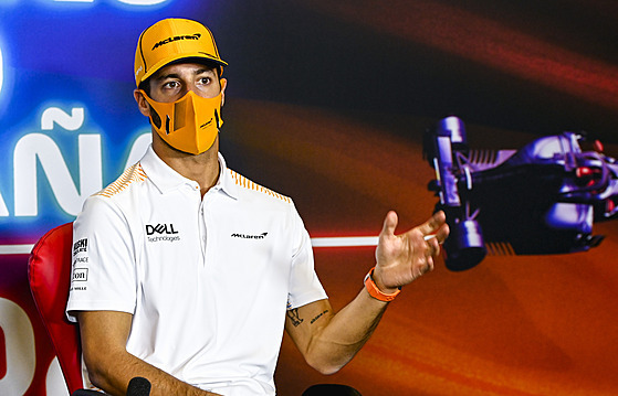 Daniel Ricciardo z týmu McLaren na tiskové konferenci ped Velkou cenou...