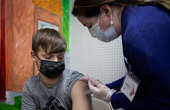 Děti ve věku od 12 do 15 let mohou být ve Spojených státech očkované proti...