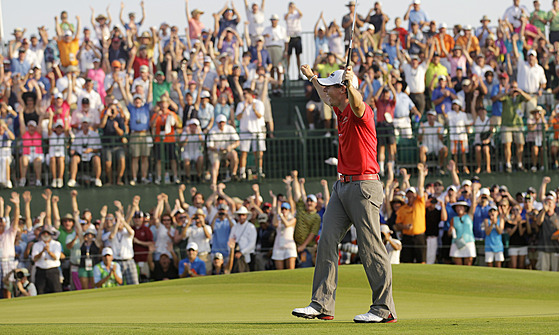 Vzpomínka na rok 2012: Rory McIlroy slaví na hřišti Ocean Course triumf na PGA...