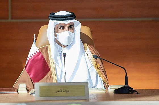 Katarský emír Tamím bin Hamad bin Chalífa Sání na summitu v Al-Ula v Saúdské...