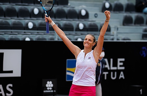 Karolína Plíková se raduje z postupu do ímského semifinále.