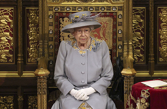 Královna Albta II.  na otevení parlamentu (Londýn, 11. kvtna 2021)