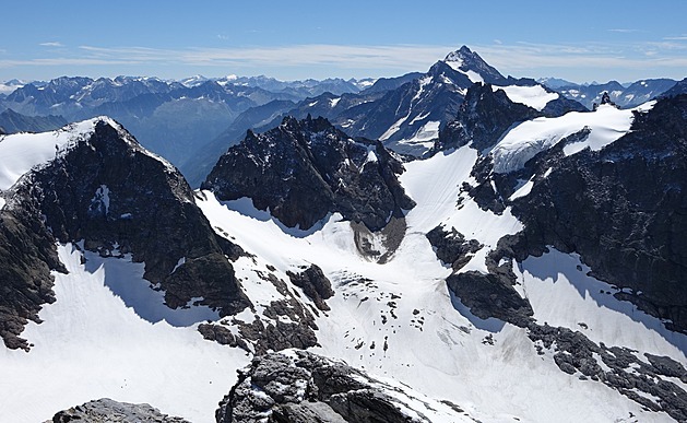 Ve švýcarských Alpách našli záchranáři pět mrtvých běžkařů, po šestém pátrají