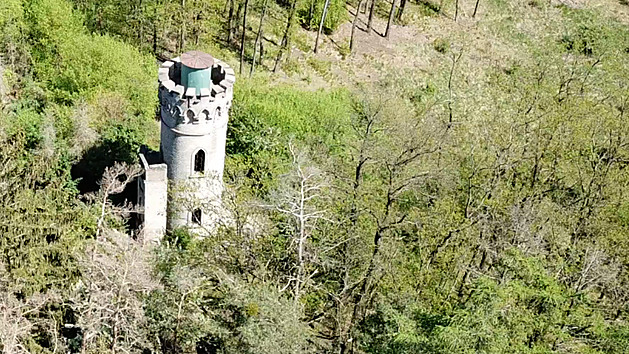 Berounská rozhledna Děd je ve špatném stavu, při rekonstrukci se možná zvýší